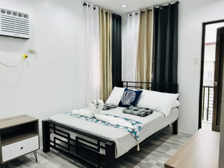 Chumba bora cha kulala chenye bafu kamili na ufikiaji wa roshani