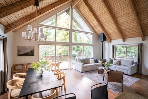 Luxurious & Spacious Gem: Steam Room, Deck, Cinema