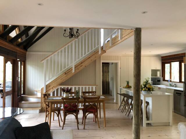 Kingfisher’s Rest Log Cabin, Lake & Mountain Views gallery image 3