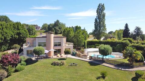 Beautiful family home near Sarlat, 8-12 pers