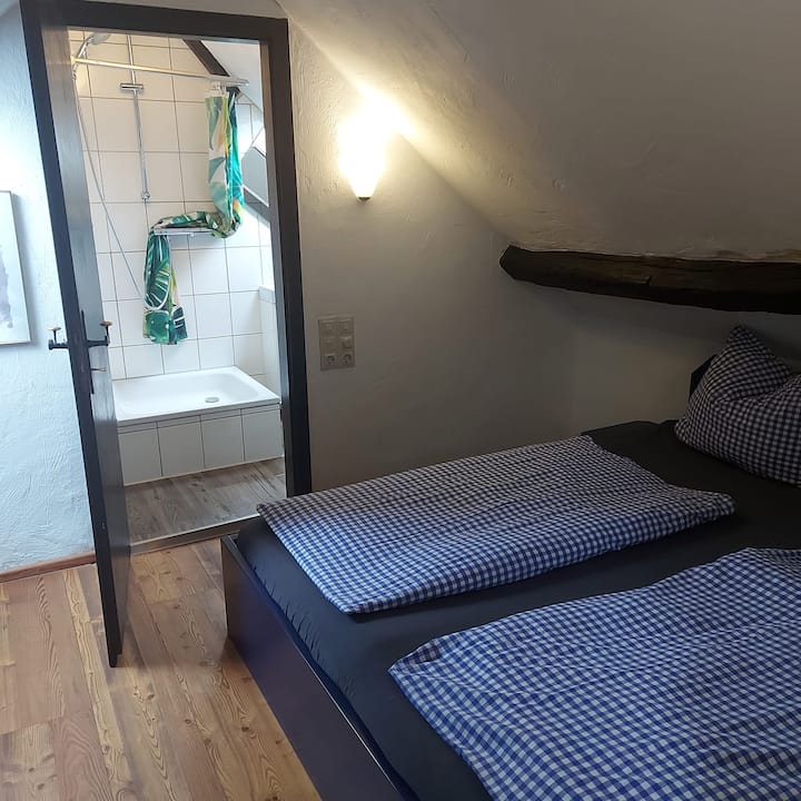 Bedroom 2 next to 2nd bathroom.
* 1 double size bed