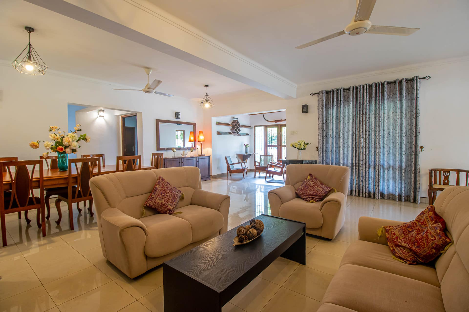 Beautiful ~ 5 Bed ~ 3 BA ~ Family Villa ~ Ground Floor ~ Balcony ~ 5 km to the Beach