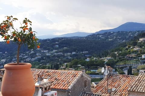 Top Airbnb: Beautiful apartment with a terrace in "12" à Saint Paul De Vence