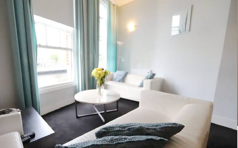 RiverView 2 bed Temple Bar gallery image 2