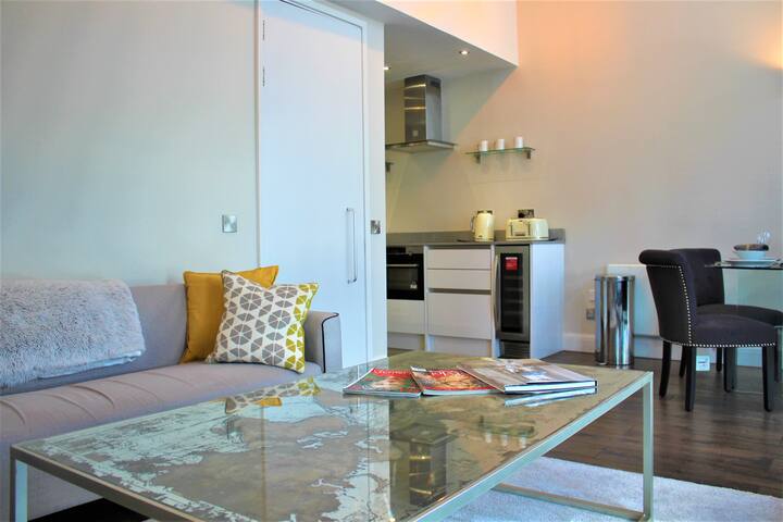 TheSquare managed Airbnb listing 2