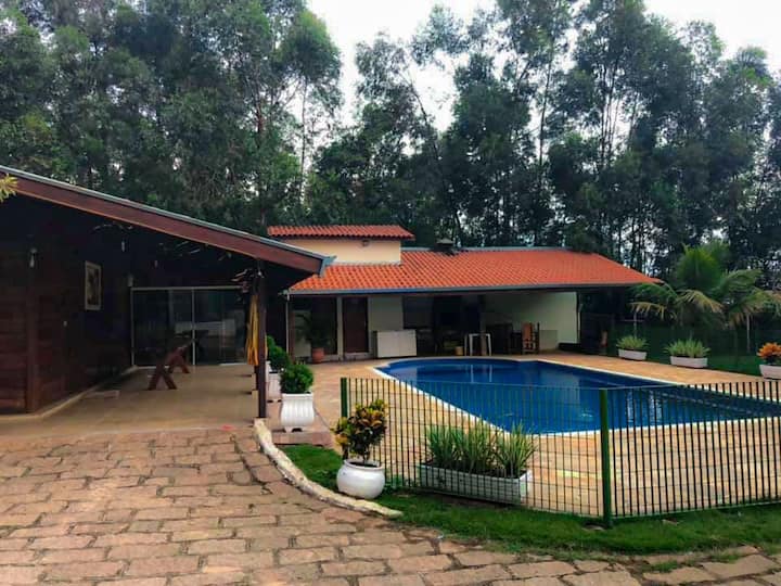 Hospedagem 4 quartos, com piscina