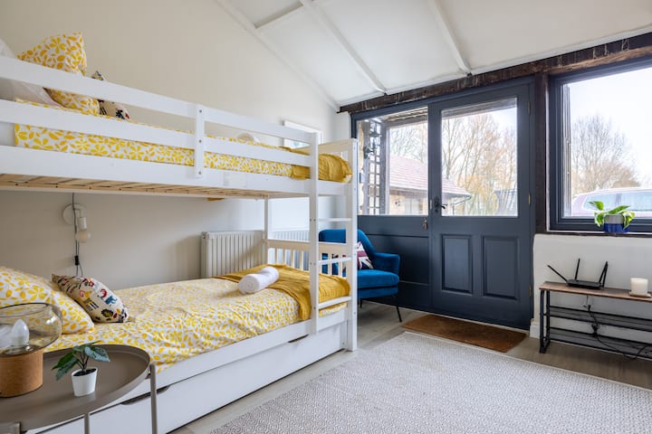 bunk bedroom