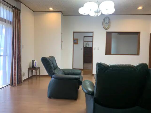 4 minutes direct to Shinjuku Maximum 13 persons gallery image 2