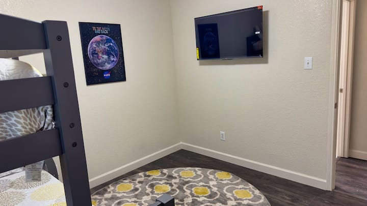 Bedroom 3 - Bunk beds (full & twin)