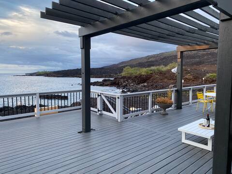 Oceanfront Bungaloha (2023 Remodel on the Water)