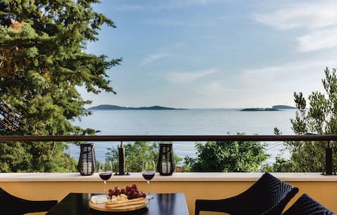 Beachfront Apartment Paradisso