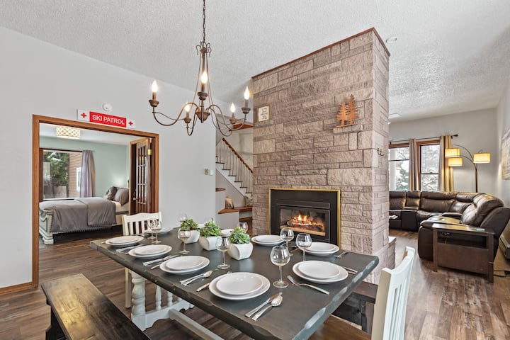 4 king beds*sleeps 20*walk to dining*gondola view