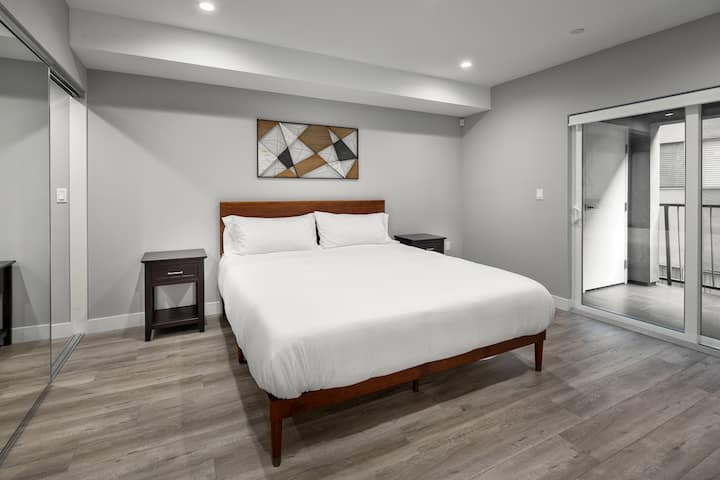 Dormitorio 2:  otra vista de la habitación con cama tamaño king
