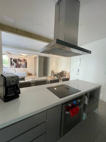 Apt novissímo no Jardim Oceânico um bloco da praia gallery image 4