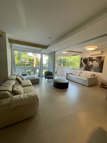 Apt novissímo no Jardim Oceânico um bloco da praia gallery image 2