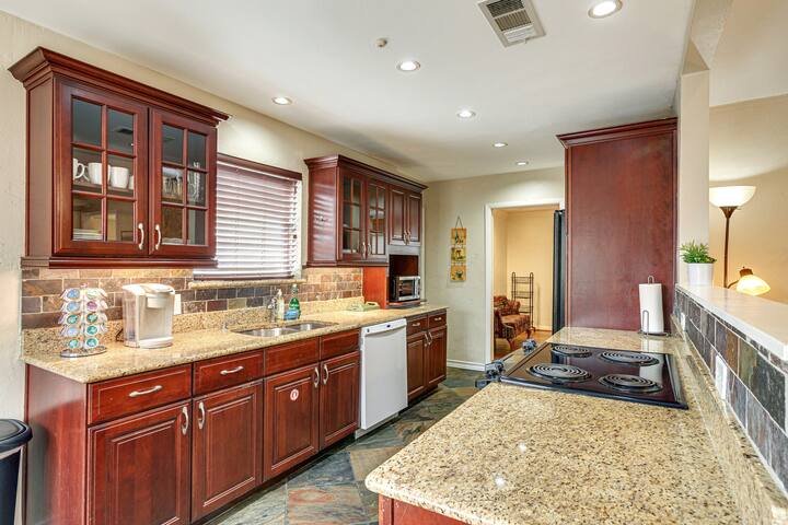 Comfy and Clean North Dallas House. So Nice! gallery image 3