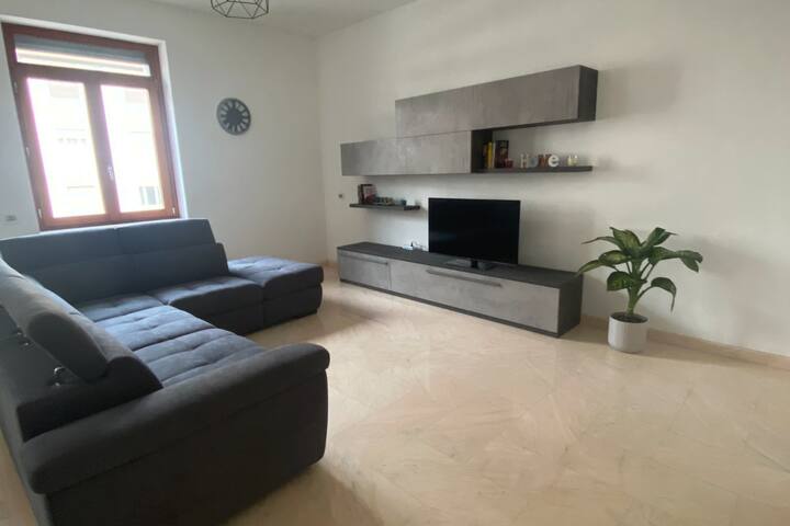 [Elegante Appartamento in Centro] gallery image 2