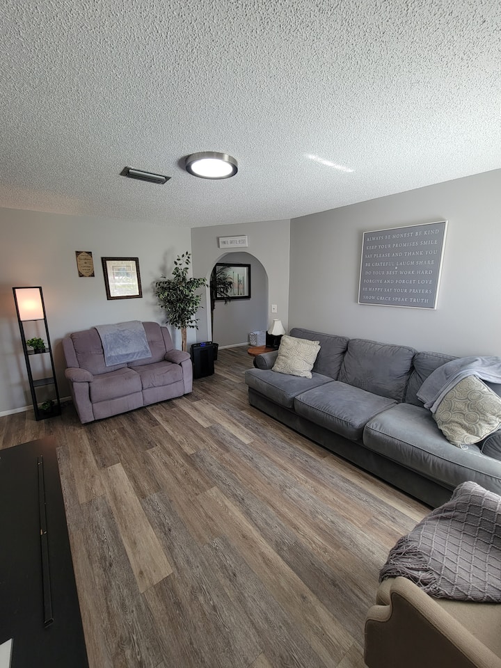 The Pines Retreat, Close To Beaches And Downtown. - Sarasota, FL