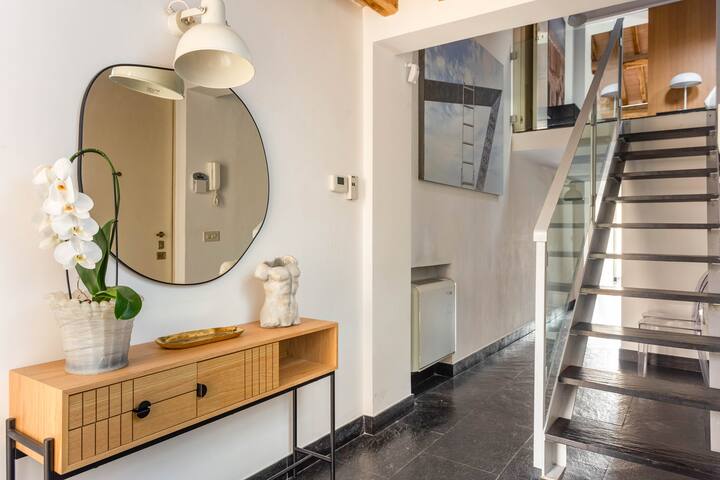 Monti luxury top floor flat gallery image 4