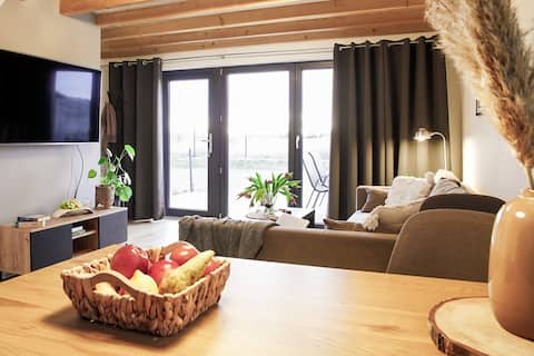 Popular Airbnb listing: House in a secluded area, by the sea, HOT TUB, garden, barbecue in Gmina Wolin