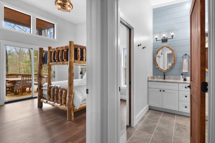 2nd bedroom and bathroom 