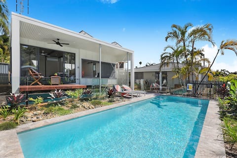 Top performing Airbnb: Sunny Coast Studio in Alexandra Headland