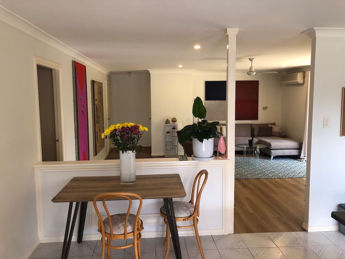 Stylish, pet friendly townhouse Holiday homes for Rent in Mudgee, New