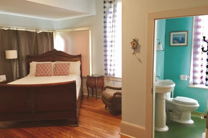 Bedroom 1 
Queen size bed and private full bathroom and shower