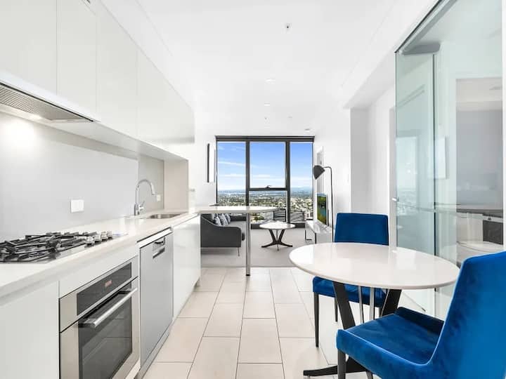 60th floor Skytower Apartments for Rent in Brisbane City