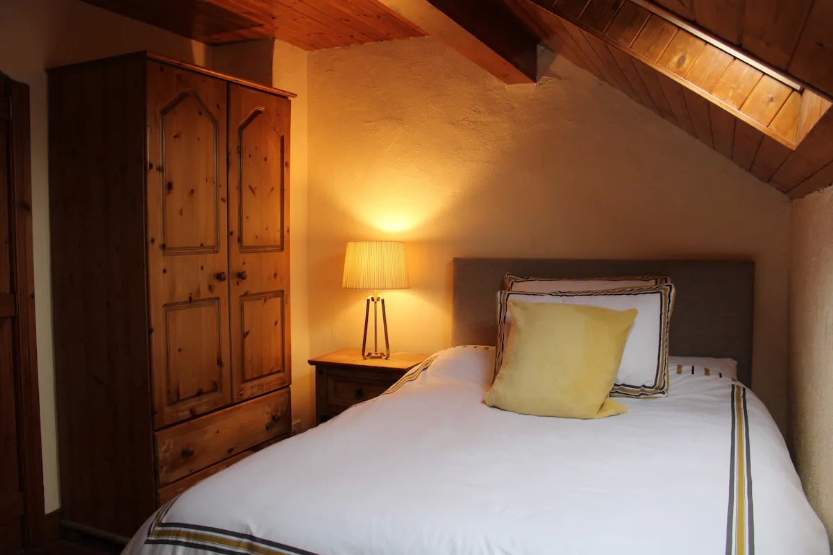 Wohnung 2, Schlafzimmer: Queensize-Bett