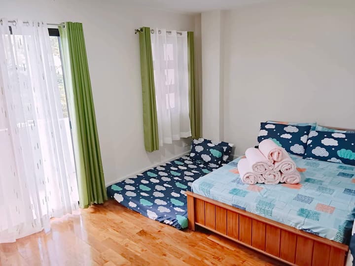 Главна спална соба со сопствена бања