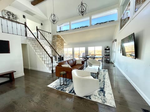 Luxury lake house with must see view