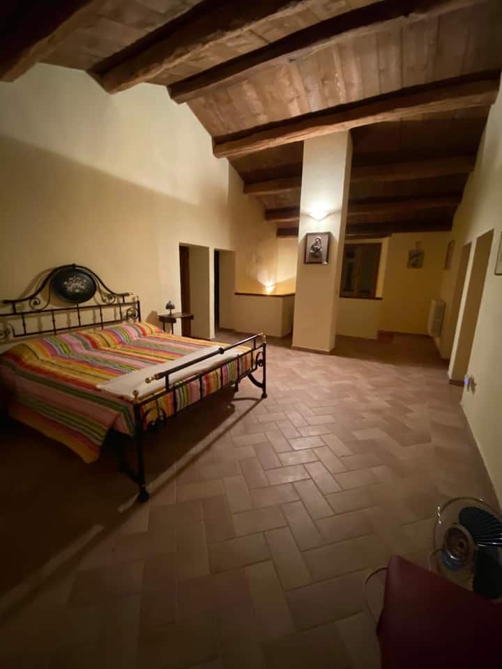 Zona de cama seca muy espaciosa, ubicada en el primer piso.