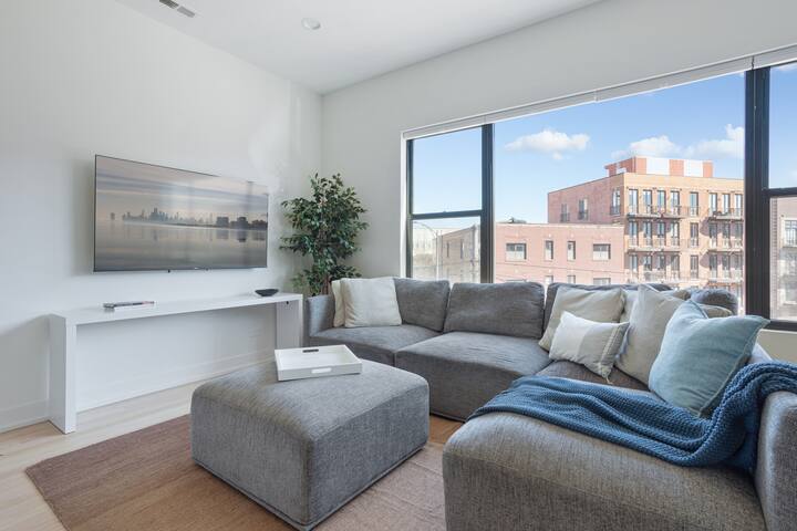 The Exclusive- 7 Bed, 6 Bath Retreat gallery image 2