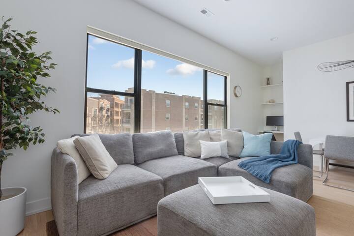 The Exclusive- 7 Bed, 6 Bath Retreat gallery image 3