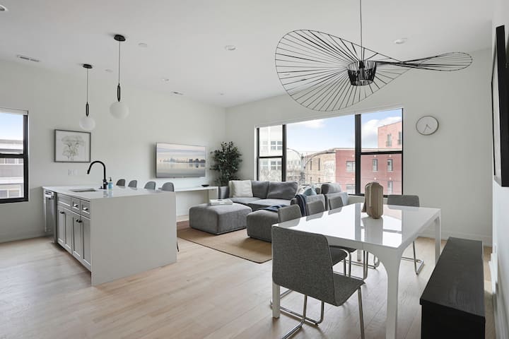 The Exclusive- 7 Bed, 6 Bath Retreat