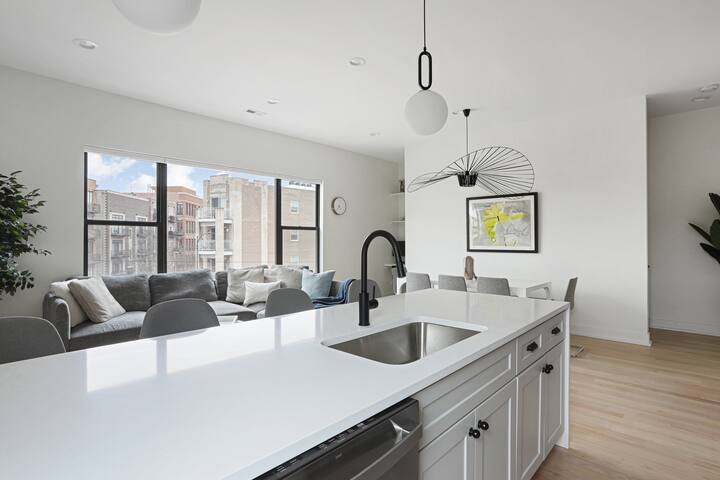 The Exclusive- 7 Bed, 6 Bath Retreat gallery image 5