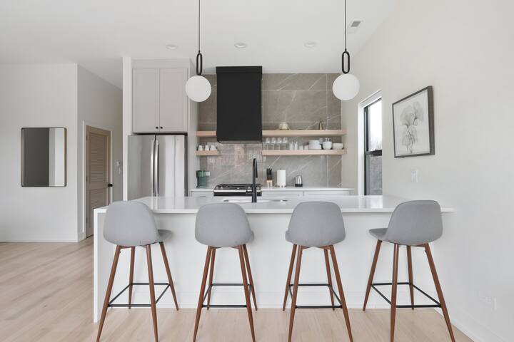 The Exclusive- 7 Bed, 6 Bath Retreat gallery image 4