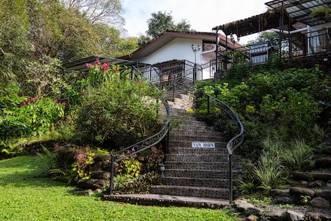 Wanakaset forest villa, pool & river, 7 rms 16 pax