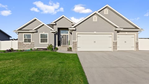 Family Home sleeps 27, Hot Tub/Swim Spa,Game Room