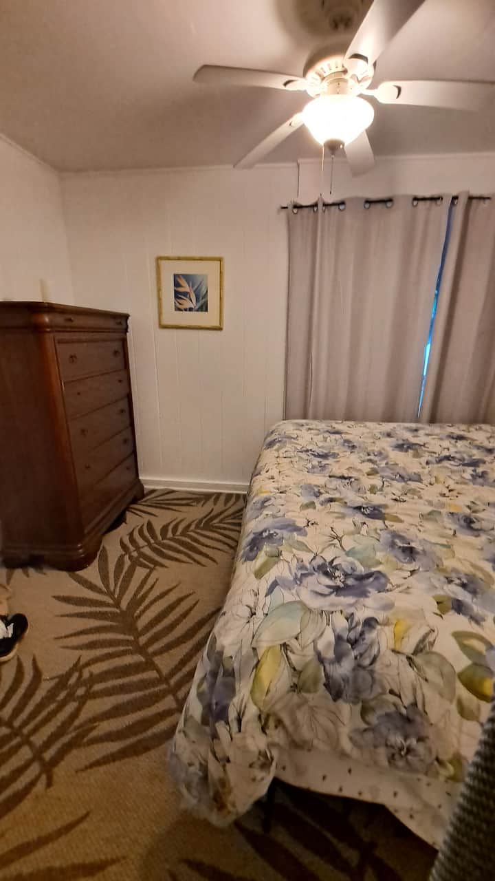 Bedrrom 3 tiene un rey de California muy grande. 