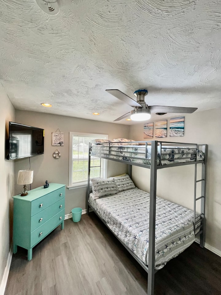 Habitación 2

Literas de tamaño completo
Futón