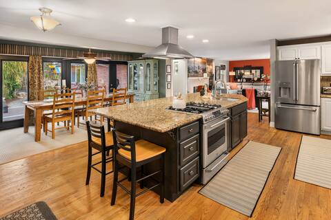 Holiday Sale! Retreat with Ocean & Airport