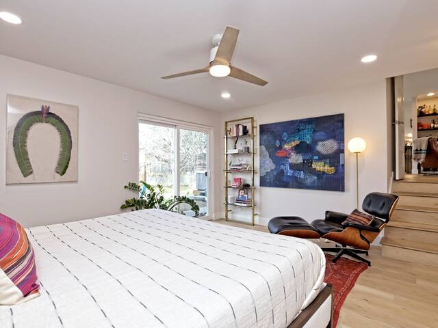 Hip and Stylish Downtown Stay (2bd + office) gallery image 3