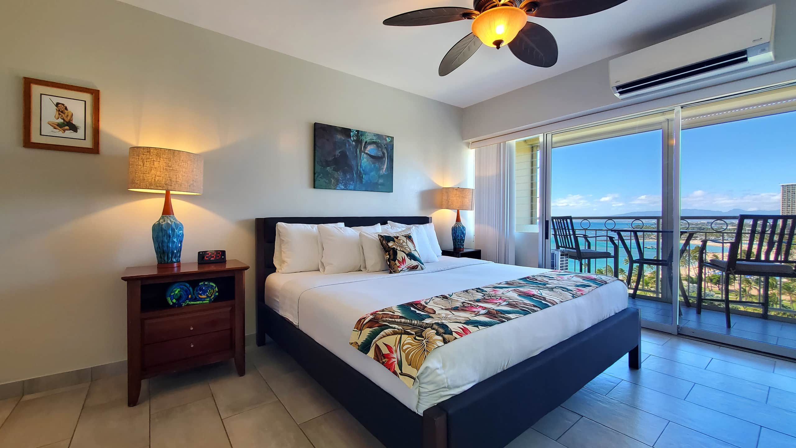 Waikiki Shore 1305 - Beachfront - Image 3