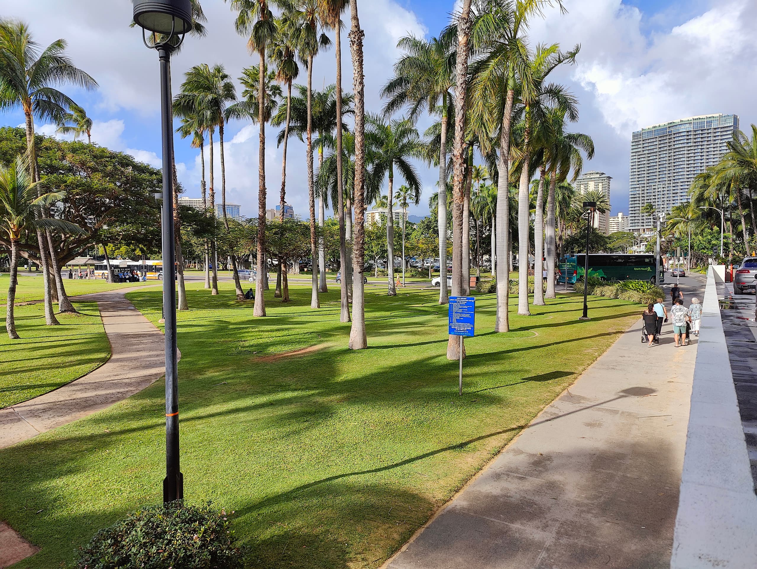 Waikiki Shore 1305 - Beachfront - Image 24