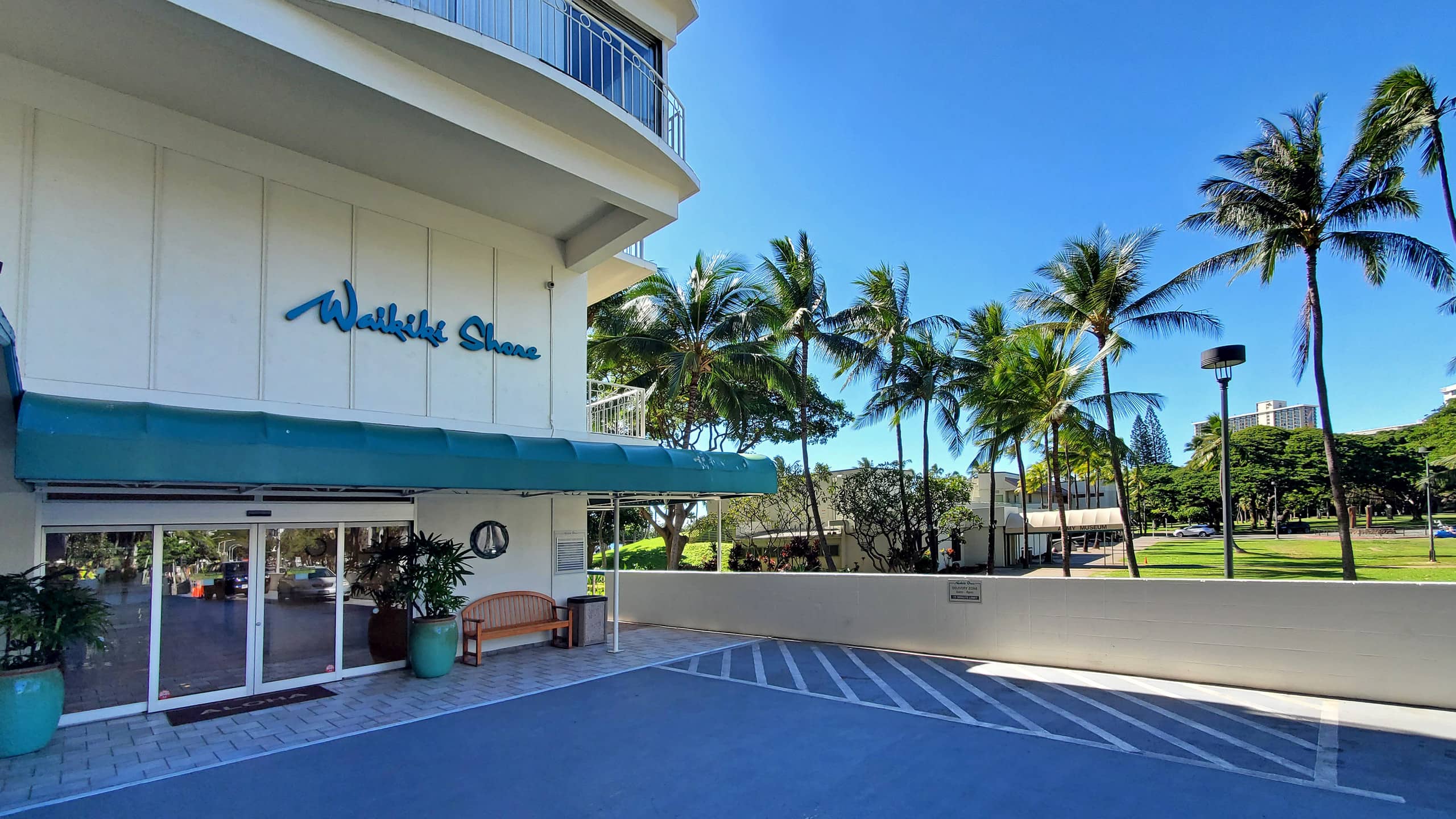 Waikiki Shore 1305 - Beachfront - Image 19