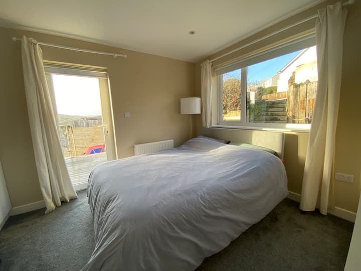 חדר שינה 1 עם מיטת קינג סייז