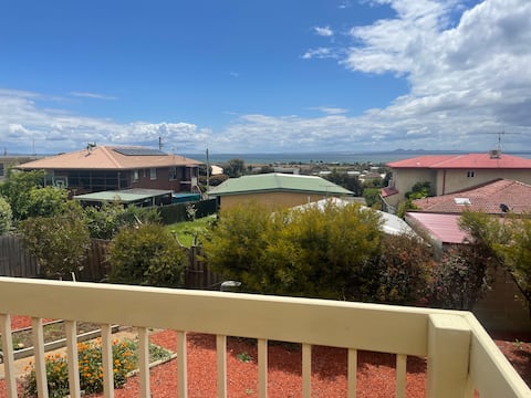 Amazing views
3 bedroom house
Sleeps 8
2 bathroom