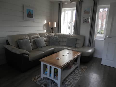 Popular Airbnb listing: Ridgeway Cottage - Holiday Home in Filey - No Pets in Filey
